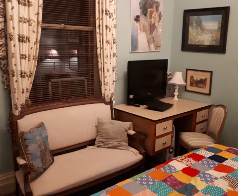 Furnished room in a share house