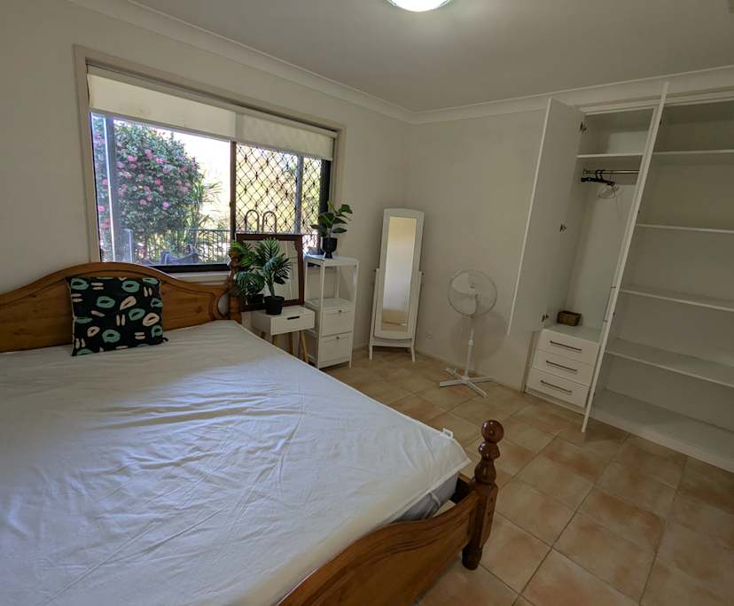 Furnished room in a share house