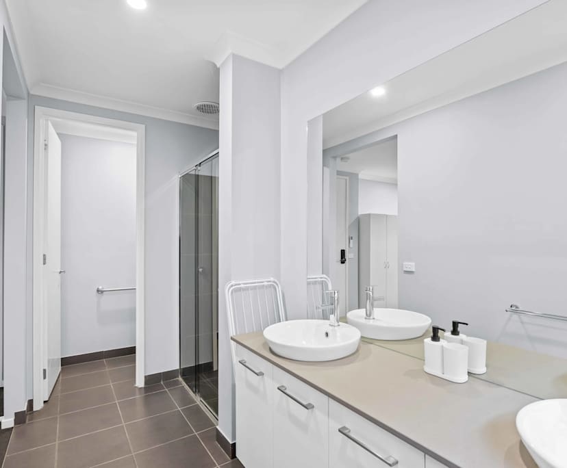 $300, Share-house, 6 bathrooms, Diggers Rest VIC 3427