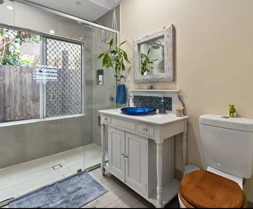 $500, 1-bed, 1 bathroom, Edge Hill QLD 4870