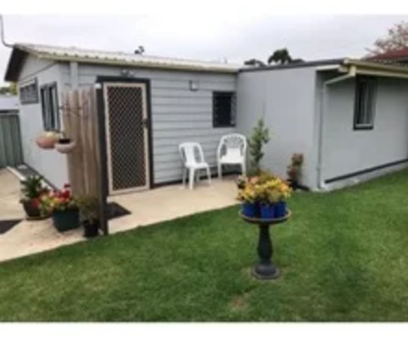 Granny Flat for Rent in Toongabbie, Sydney 420, U...