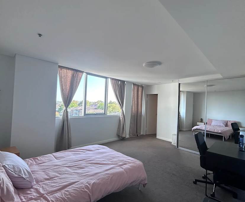 Furnished room with ensuite in a flatshare