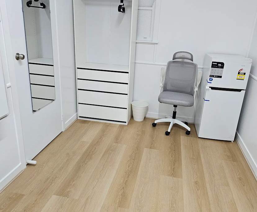 $320, Student-accommodation, 6 bathrooms, West End QLD 4101