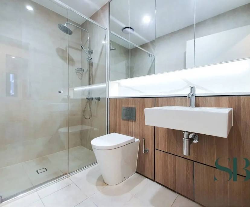 Unfurnished room with own bathroom