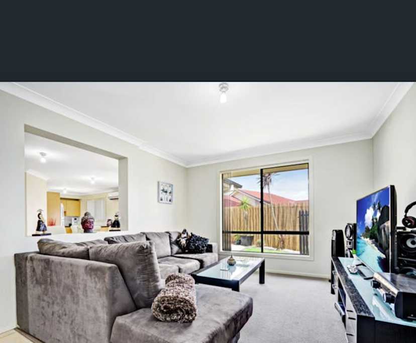 $235, Homestay, 3 bathrooms, East Maitland NSW 2323