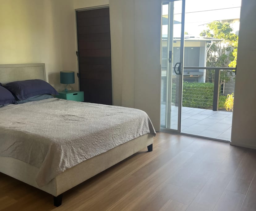 Furnished room with ensuite in a flatshare
