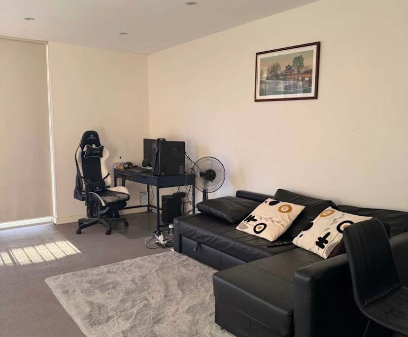 Furnished room in a flatshare