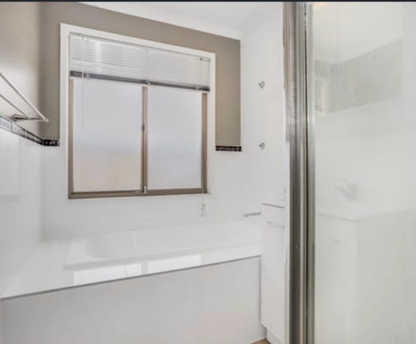 $450, Share-house, 3 bathrooms, Banora Point NSW 2486