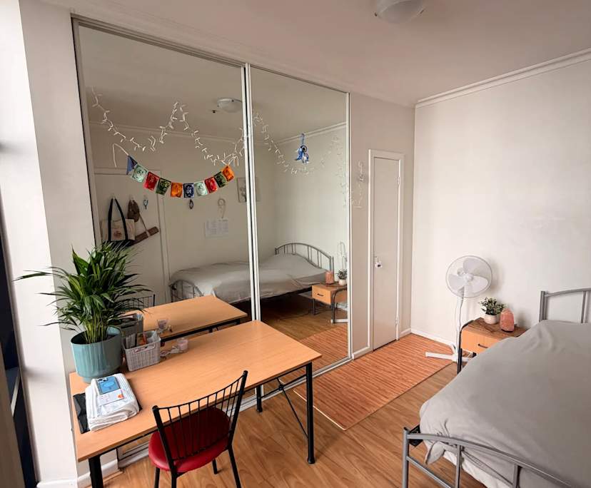 Furnished room in a flatshare