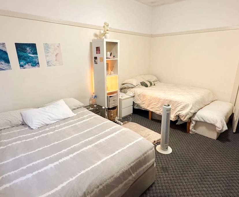 Furnished room in a flatshare