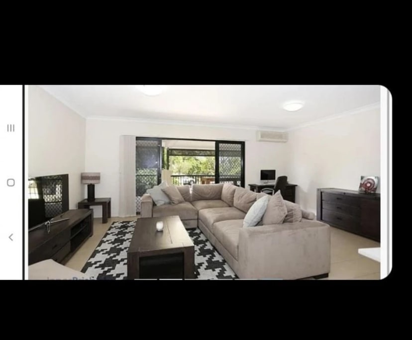 Furnished room in a flatshare