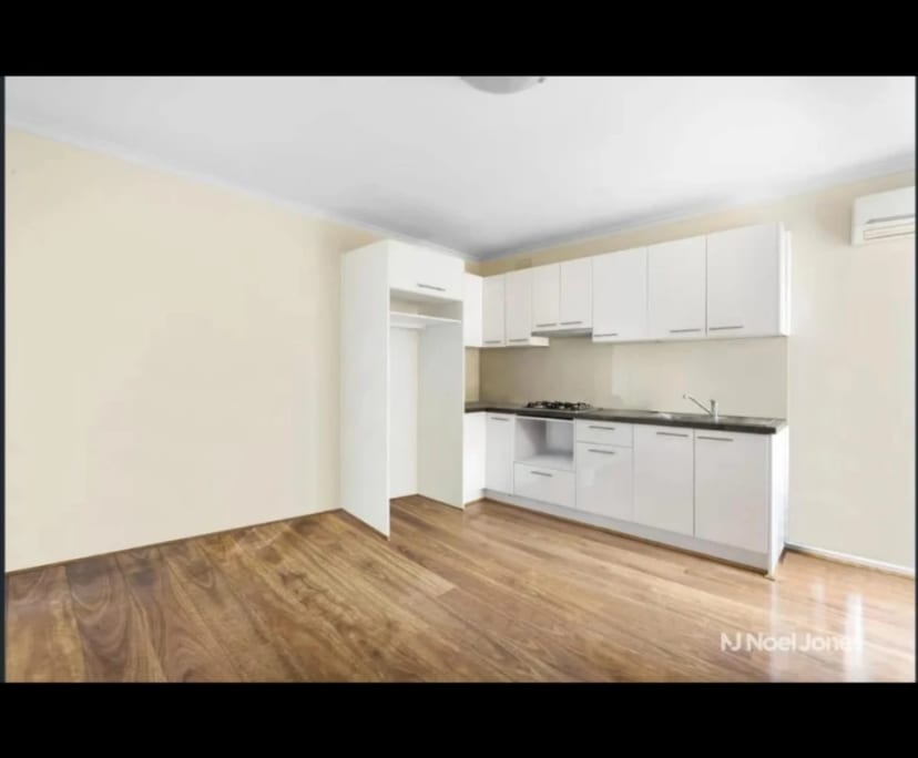Furnished room in a flatshare