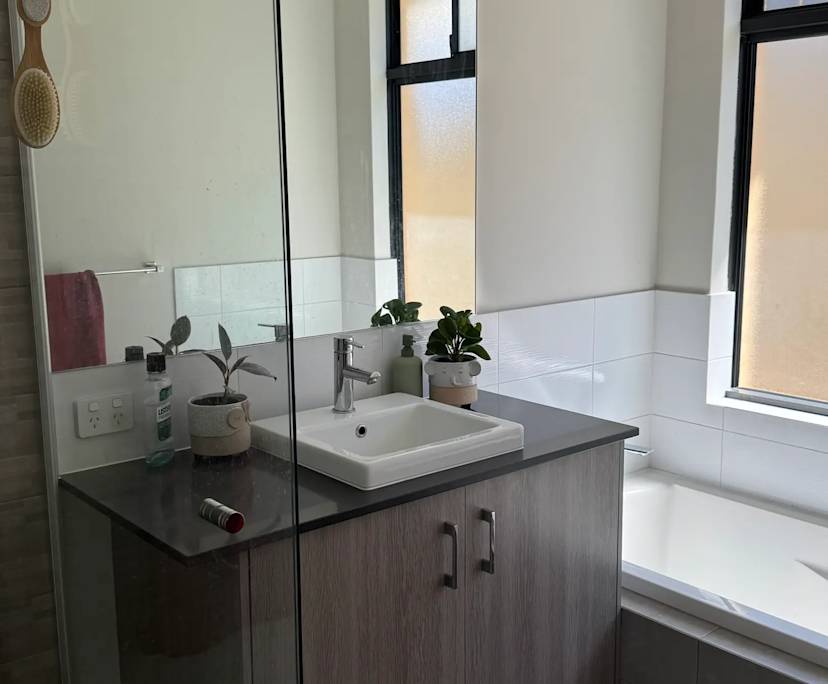 $250, Share-house, 4 bathrooms, Hammond Park WA 6164