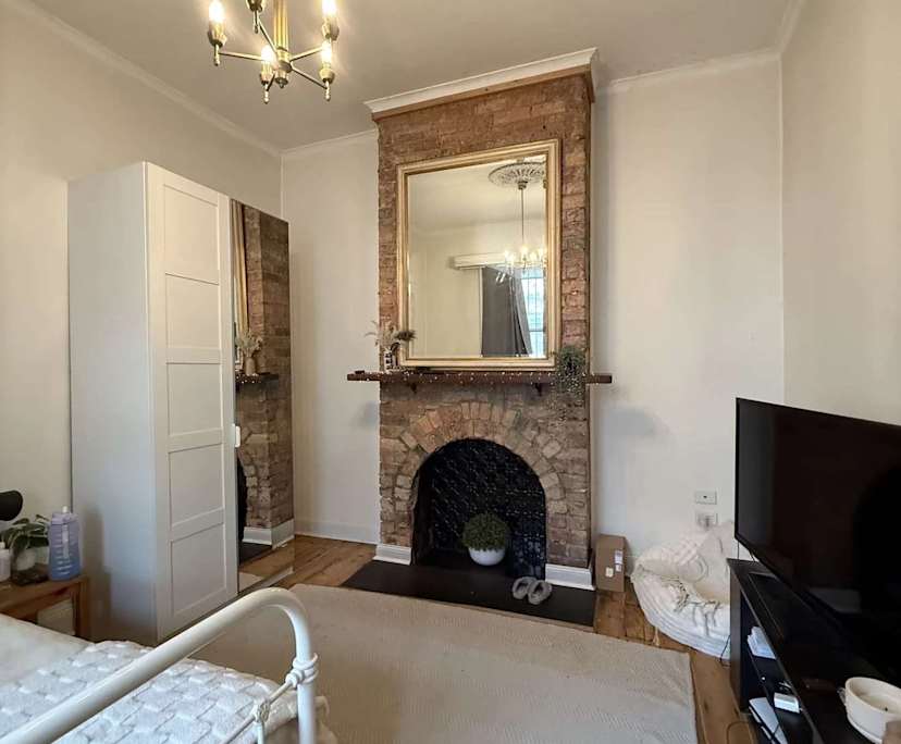 Room in a share house