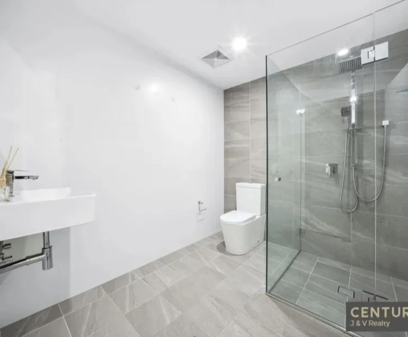 Unfurnished room with own bathroom