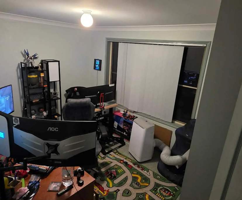 Unfurnished room in a share house