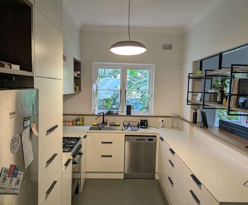 Furnished room in a flatshare