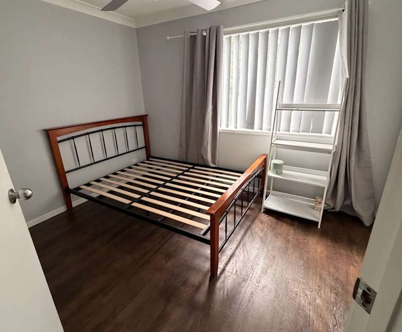 Room in a share house