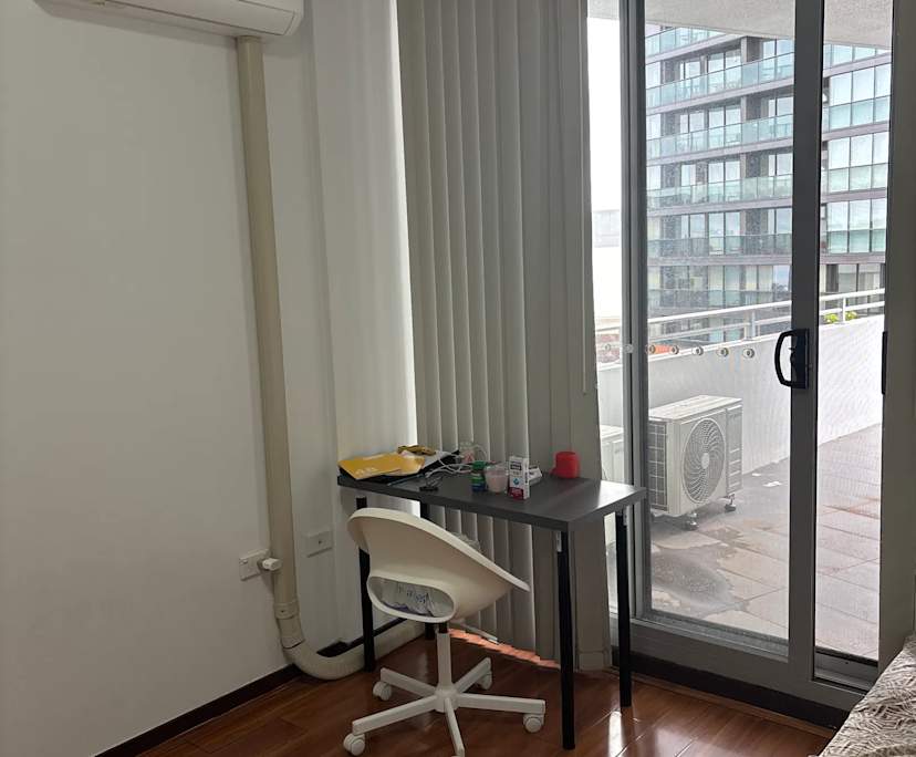 Furnished room in a flatshare