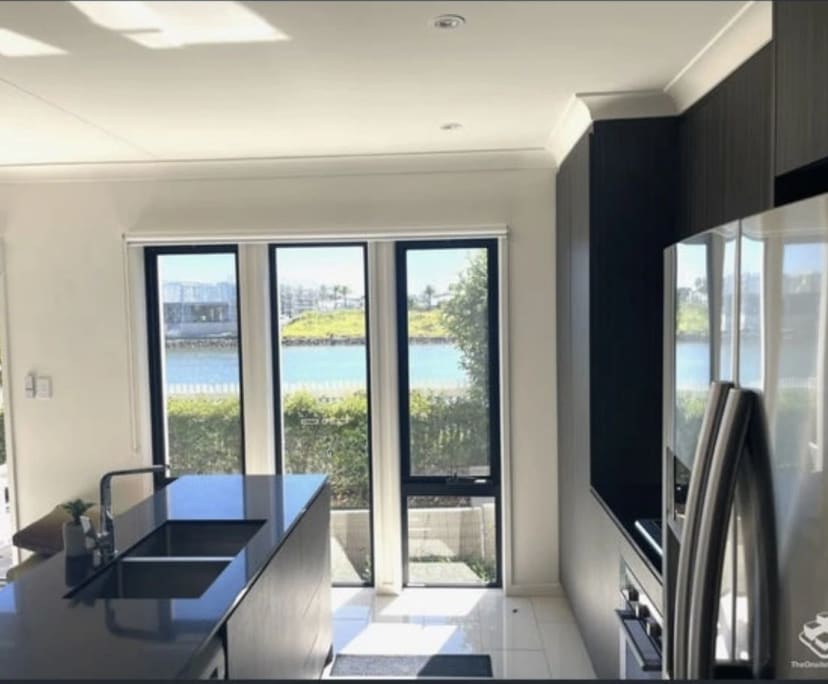 $385, Share-house, 3 bathrooms, Hope Island QLD 4212