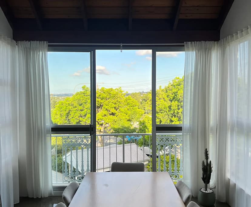 $350, Flatshare, 3 bathrooms, Bardon QLD 4065