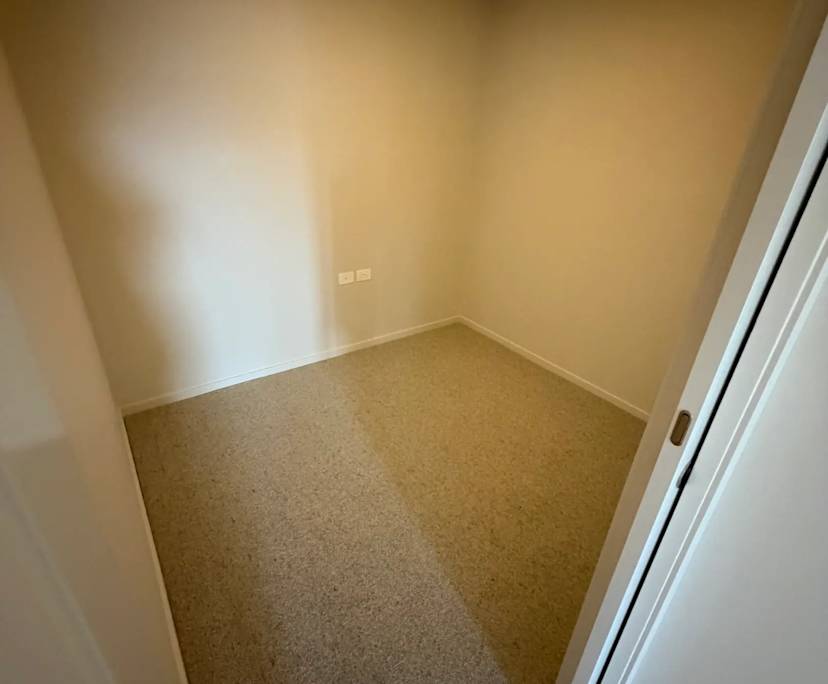 Unfurnished room in a flatshare