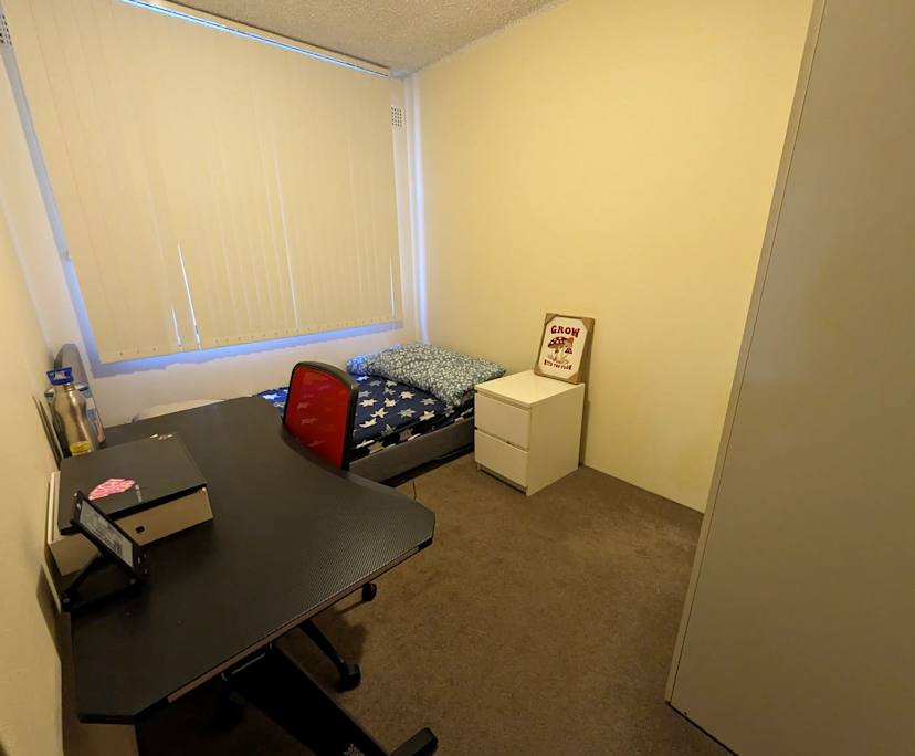 Furnished room in a flatshare