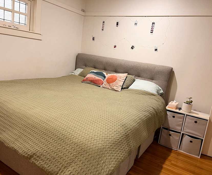 Furnished room in a flatshare