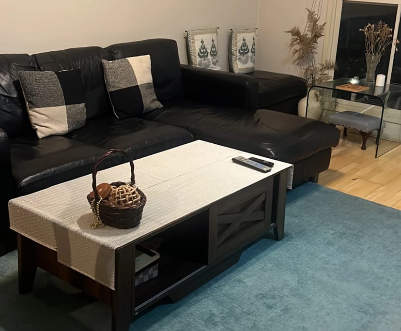Furnished room in a flatshare