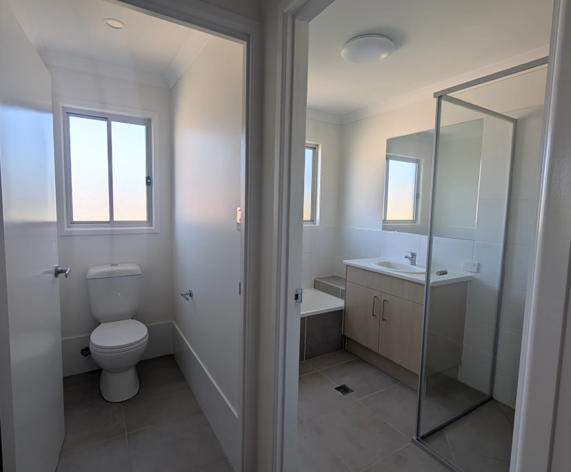 $320, Flatshare, 3 bathrooms, Strathpine QLD 4500