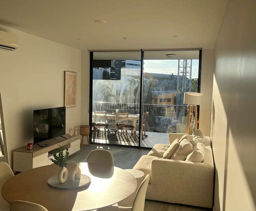 Unfurnished room with ensuite in a flatshare