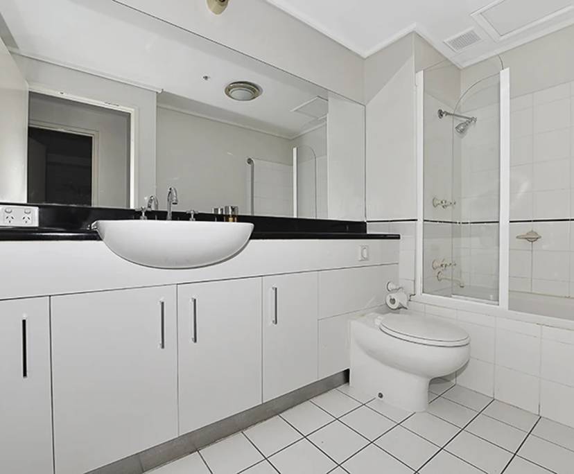 $925, Whole-property, 2 bathrooms, Melbourne VIC 3000