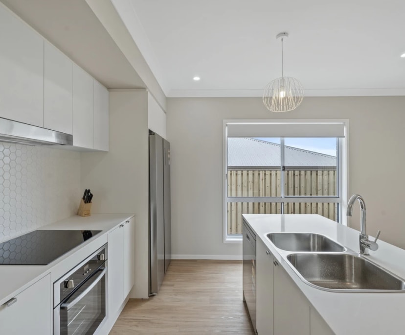 $320, Share-house, 3 bathrooms, Logan Reserve QLD 4133