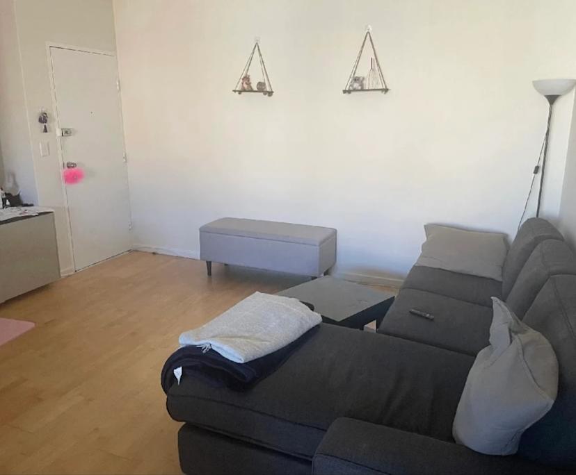 Furnished room in a flatshare