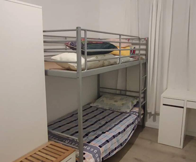 Furnished room in a flatshare