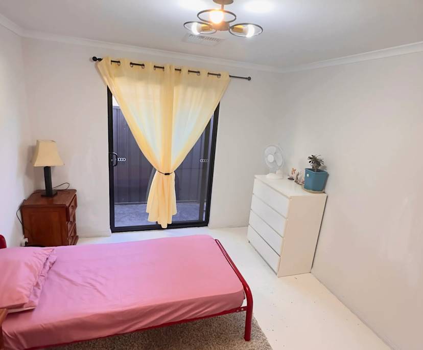 Room in a share house