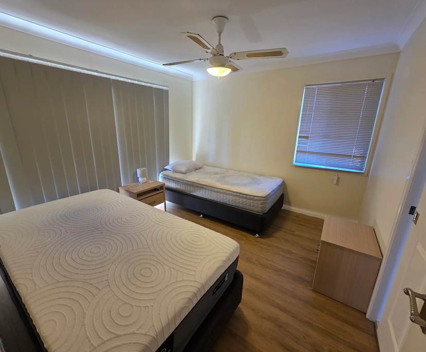 $250, Whole-property, 4 bathrooms, Mermaid Waters QLD 4218