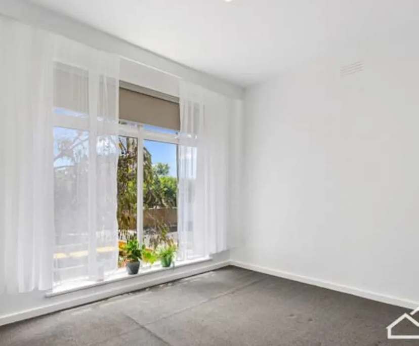 Unfurnished room in a flatshare