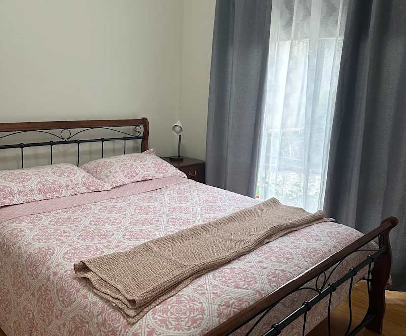 Furnished room in a flatshare