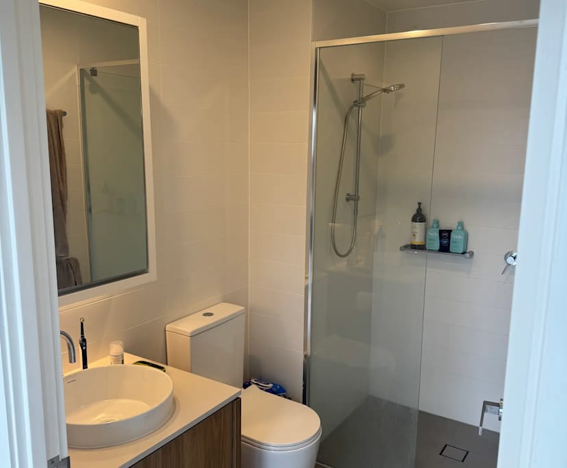 $450, Flatshare, 2 bathrooms, Mermaid Beach QLD 4218