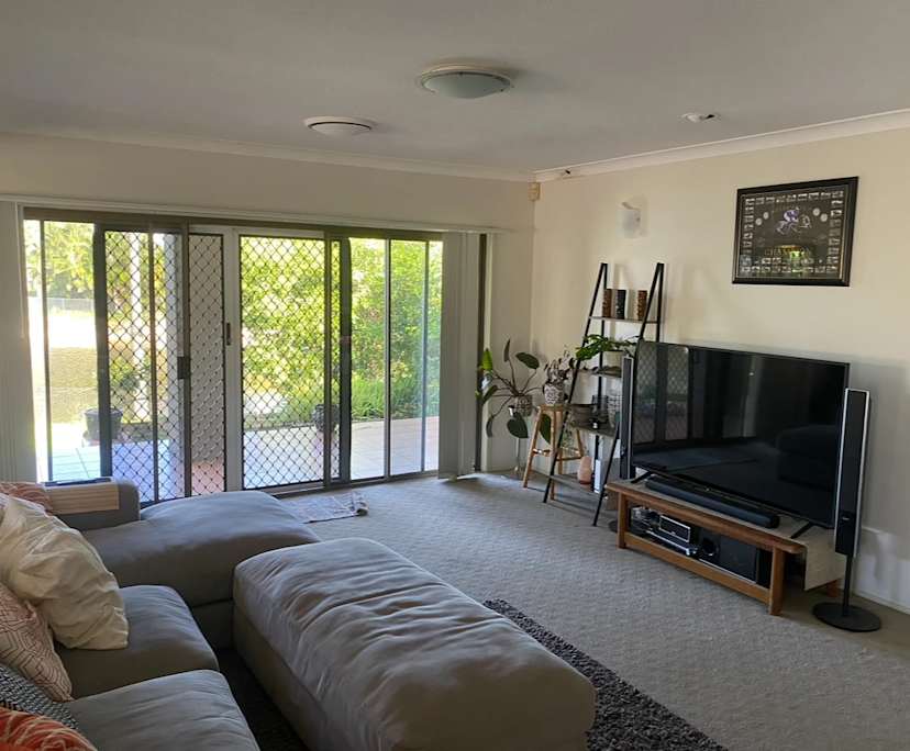 $350, Share-house, 4 bathrooms, Broadbeach Waters QLD 4218