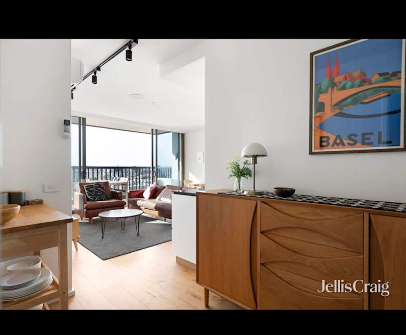 Furnished room with ensuite in a flatshare