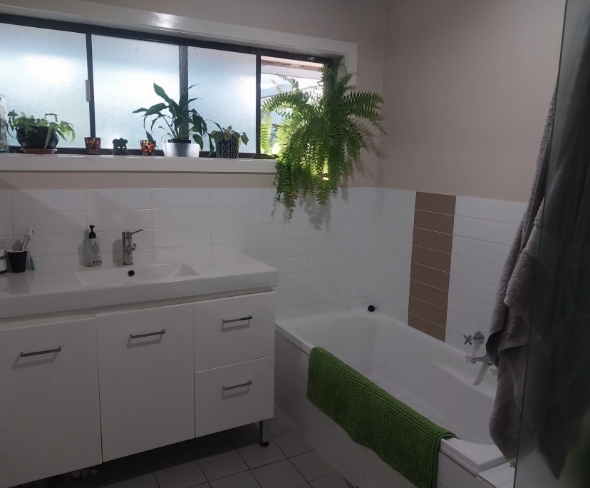 Room for Rent in West Albury, NSW 240, Furnished,...