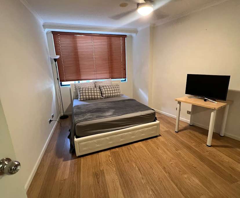 Furnished room with ensuite in a flatshare
