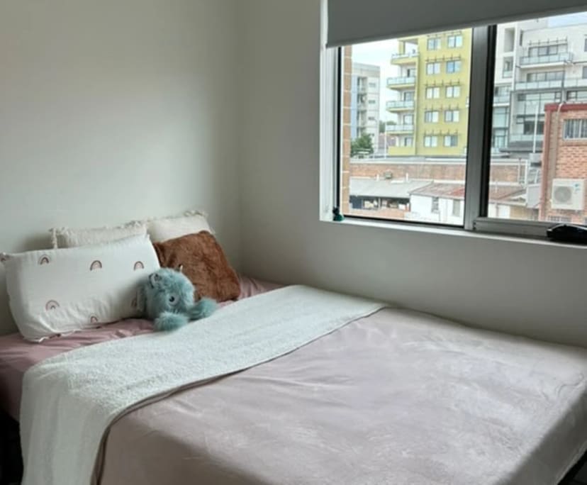Furnished room in a flatshare