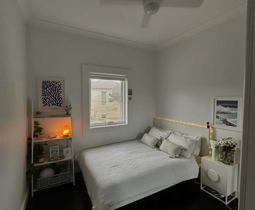 Furnished room in a flatshare