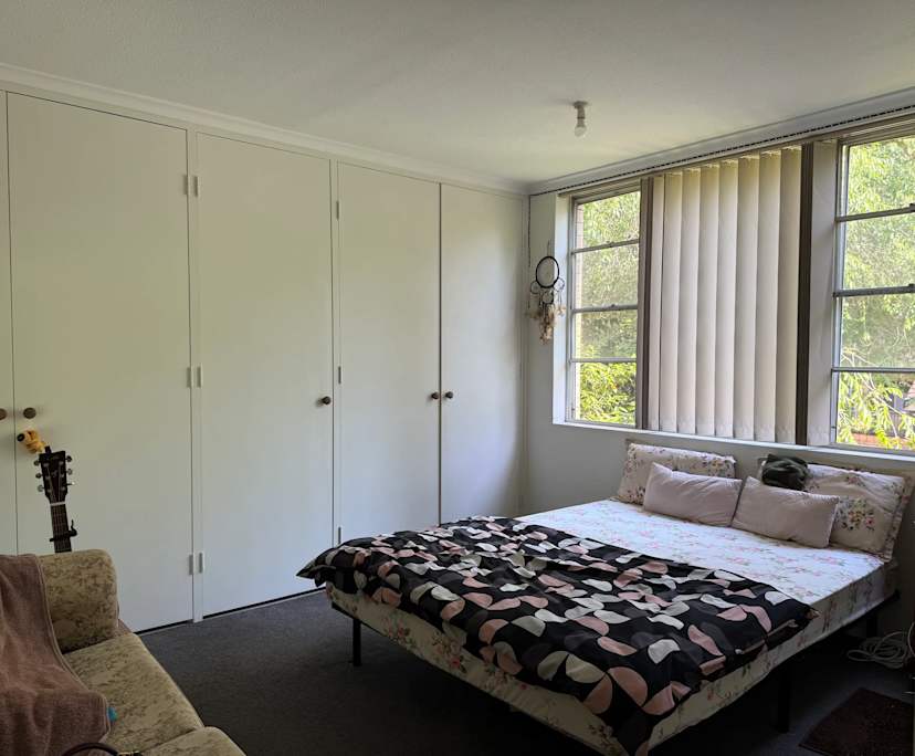 Unfurnished room with ensuite in a flatshare