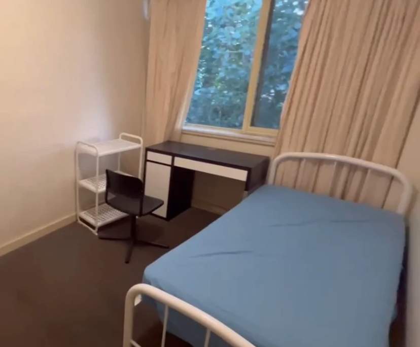 Furnished room in a flatshare