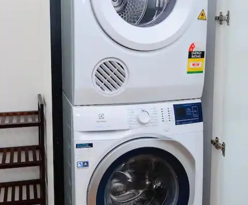 $830, Whole-property, 2 bathrooms, West Melbourne VIC 3003