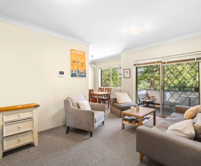 Furnished room in a flatshare